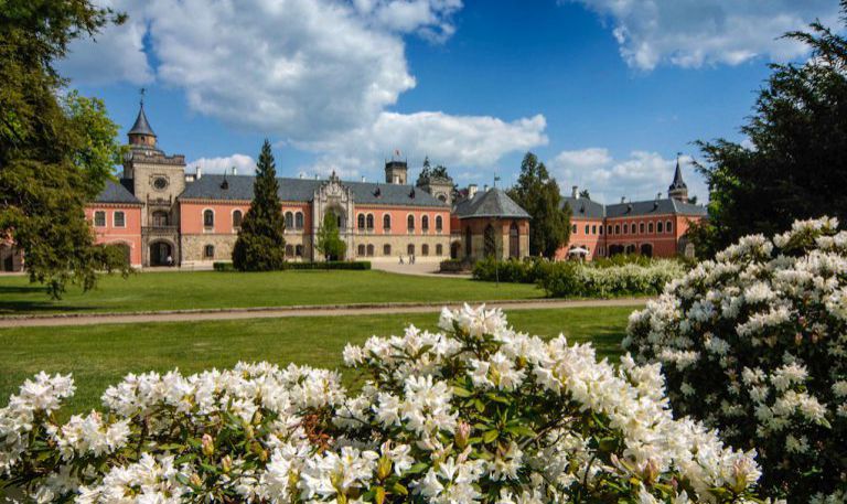 Замок Сихров и город Турнов на фабрику Чешского Граната
