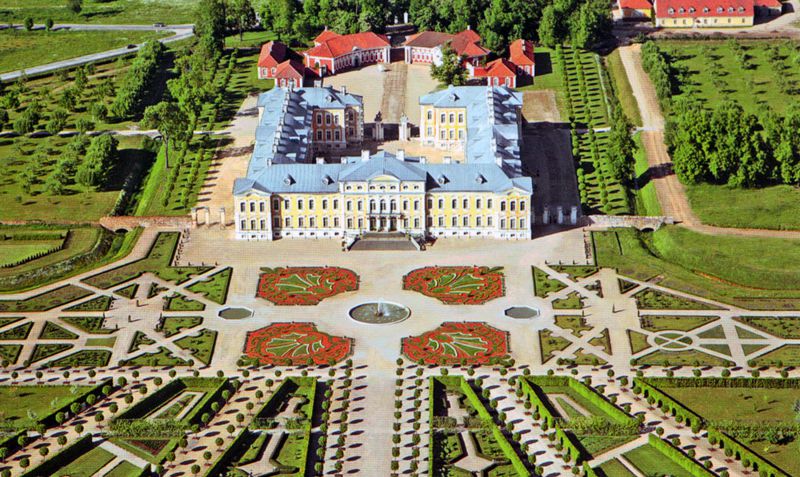 Достопримечательности Шауляй и Рундальский дворец в Латвии