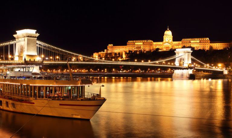 Прогулка на корабле по Дунаю с ужином и живой музыкой